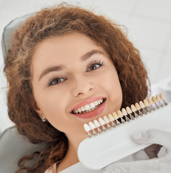 67b82e87e40a62a2206c87c5_tooth-whitening-section