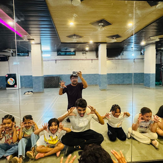 Command the Stage: Why Buskers Offers the Best Jazz Dance Class In Jaipur (Bani Park)