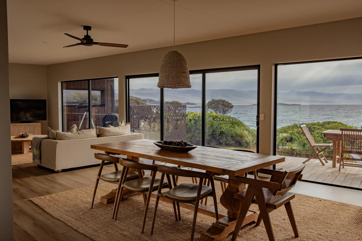 Beachfront Luxury Holiday Accommodation in Bicheno Tasmania
